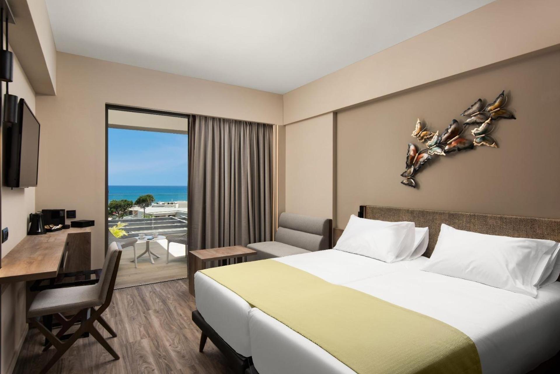 Atlantica Amalthia Beach Hotel - Adults Only Ajía Marína Kültér fotó